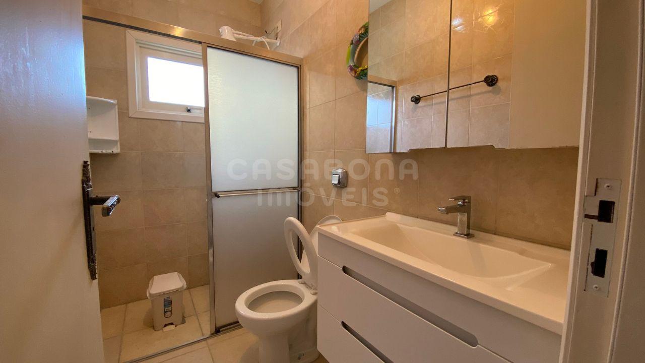 Casa à Venda em Torres - Bairro Paraíso: Conforto e Lazer a 500 Metros do Mar