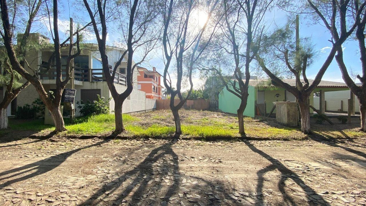 Terreno Amplo em Rua Residencial - Balneário Marambaia