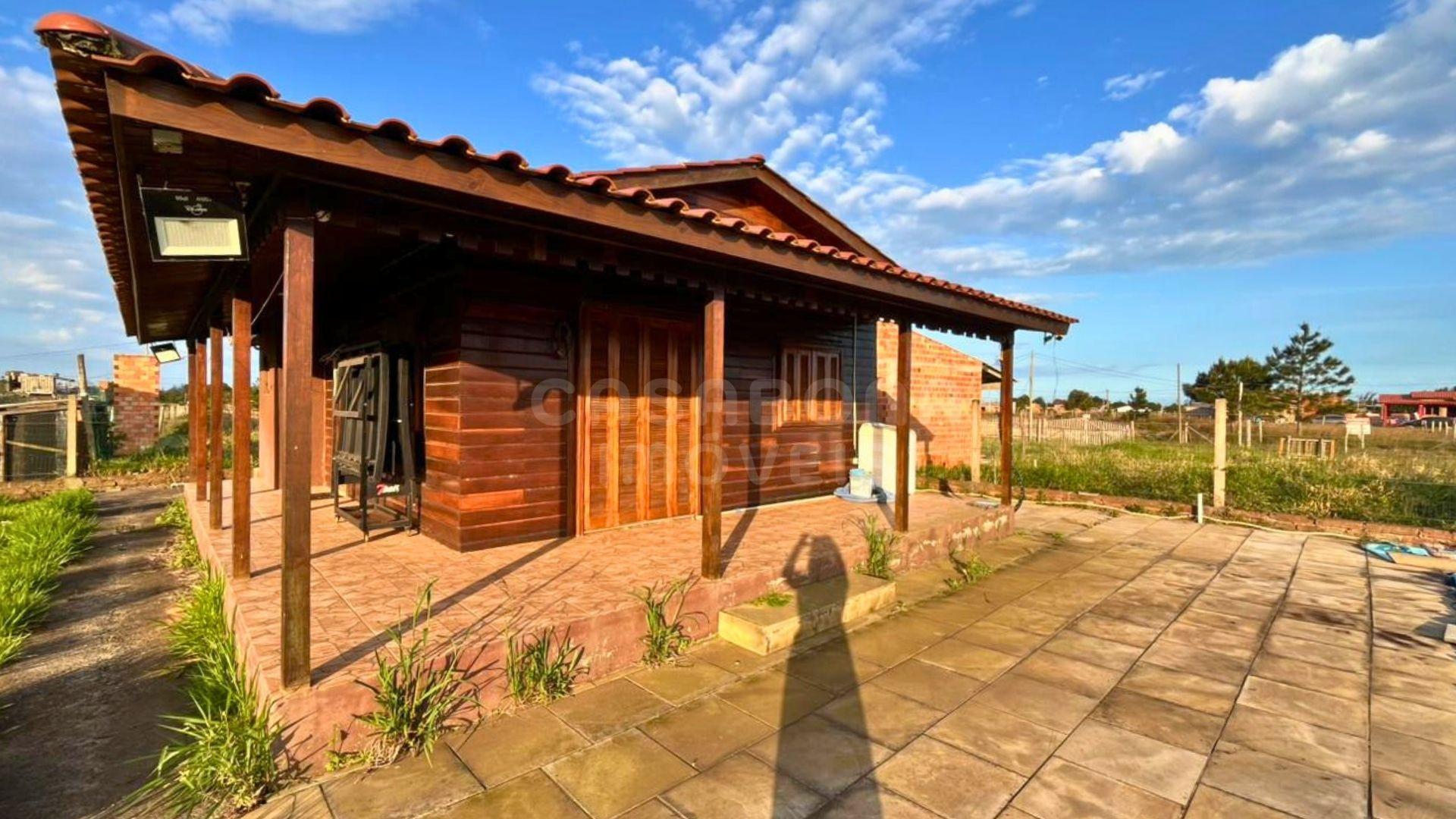 Casa de Madeira com Piscina e Suíte com Hidromassagem em Torres