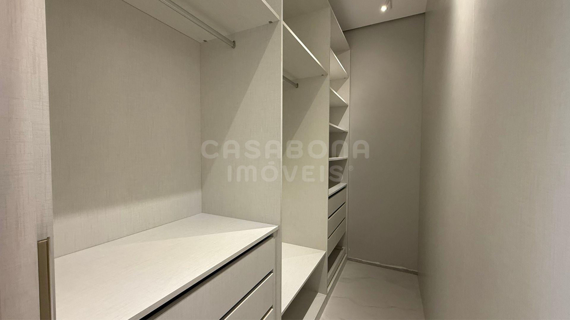 Sobrado Luxuoso em Condomínio Fechado - Torres