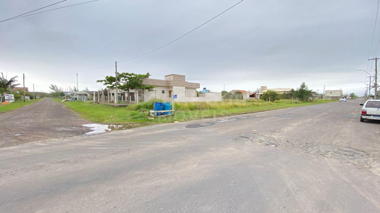 Terreno de Esquina no Bairro Pérola, Arroio do Sal: Oportunidade Única Próximo ao Mar