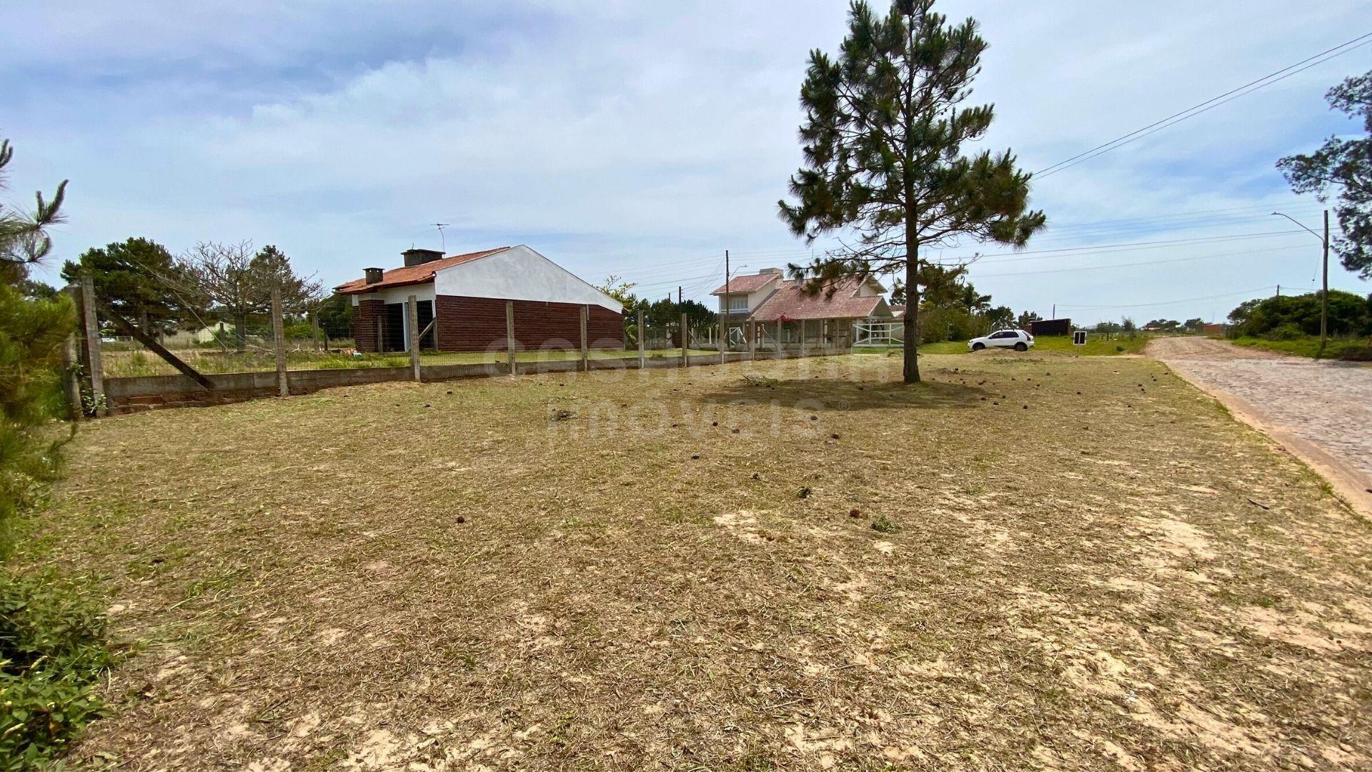 Terreno de Esquina com Posição Solar Norte no Bairro Paraíso em Torres