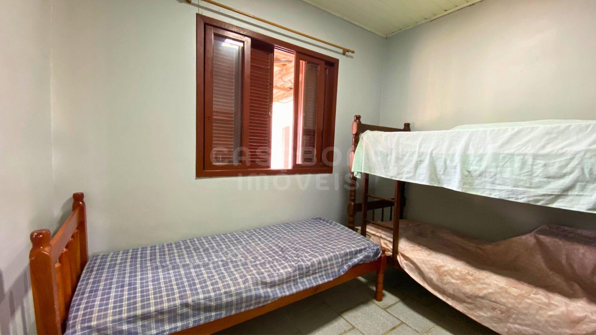 Casa com Piscina em Areias Brancas – Conforto e Lazer a Poucos Passos do Mar