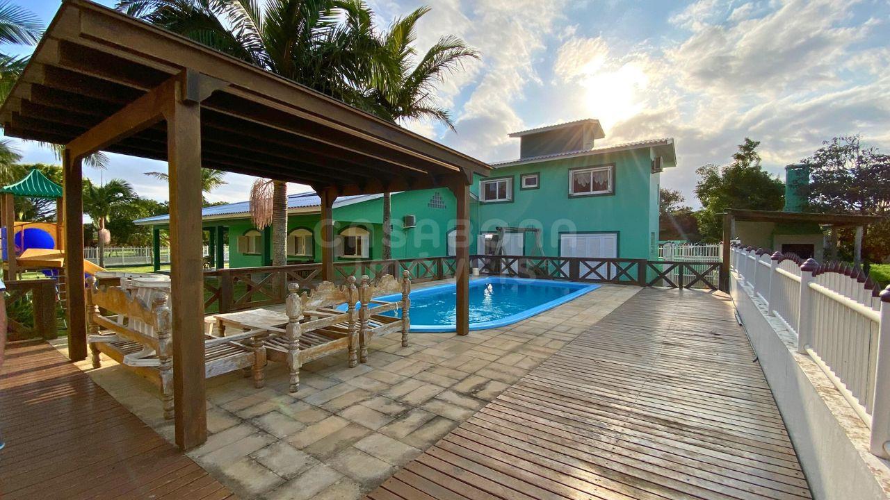 Casa à Venda em Torres - Bairro Paraíso: Conforto e Lazer a 500 Metros do Mar