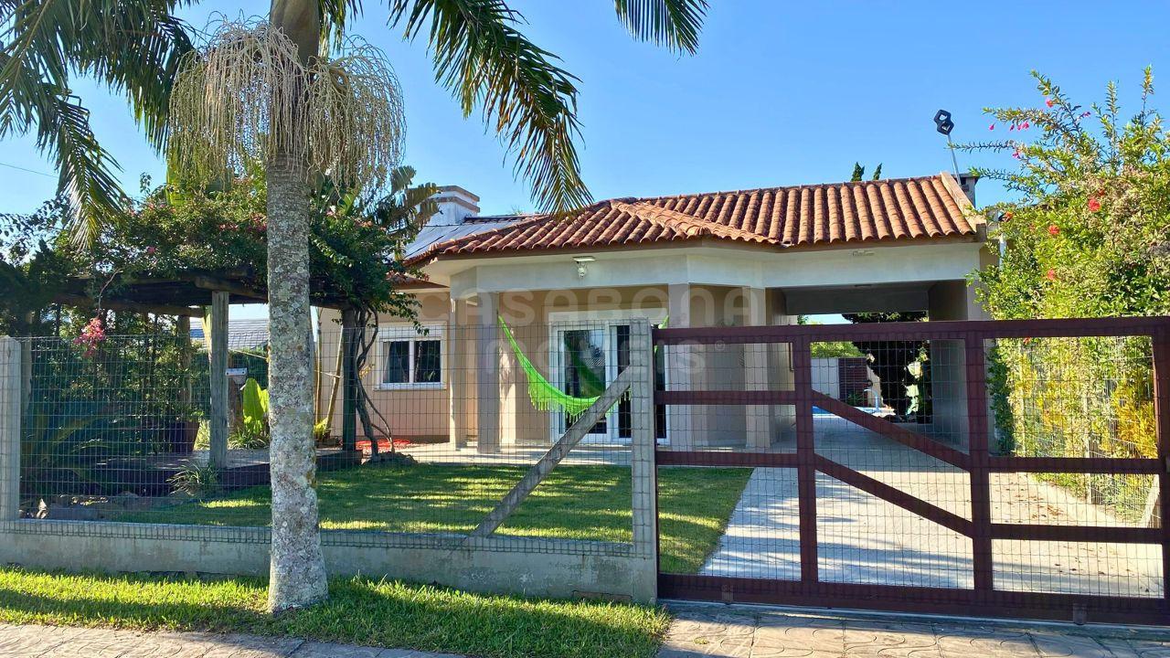 Casa Mobiliada com Piscina a 500m da Praia no Bairro Vista Alegre