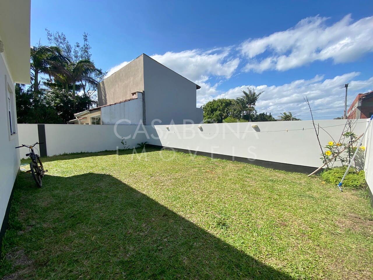 Refúgio à Beira-Mar: Residência Espaçosa no Balneário São Paulo