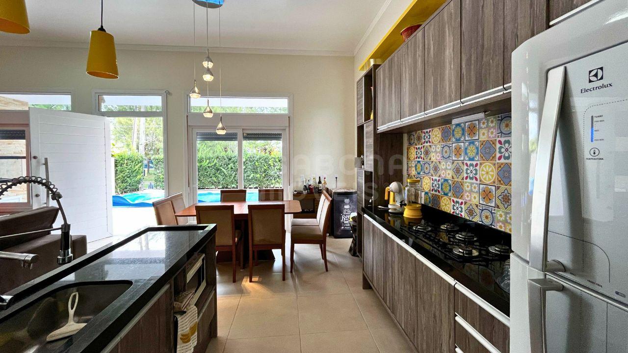 Viva com conforto e sofisticação a poucos metros do mar!