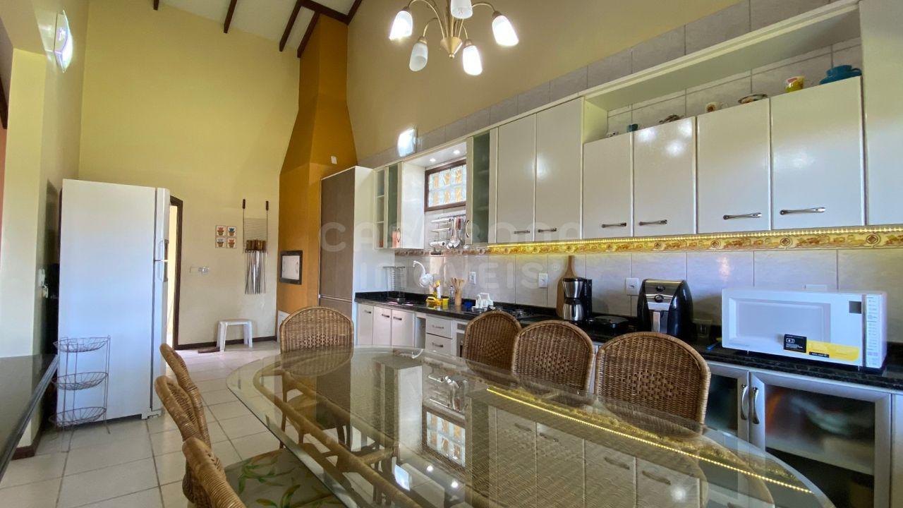 Casa de Esquina com Amplo Terreno e Piscina – Arroio do Sal