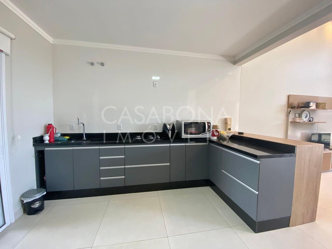 Refúgio à Beira-Mar: Residência Espaçosa no Balneário São Paulo