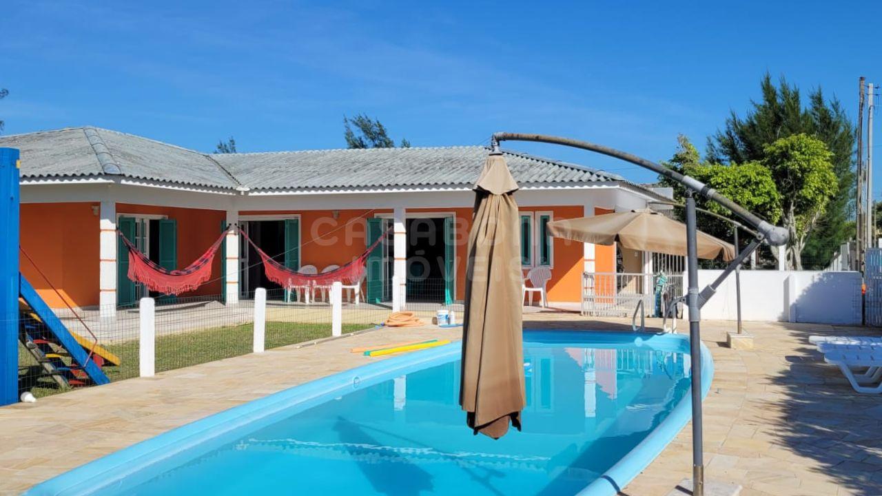 Aconchegante Casa de Esquina em Terra de Areia