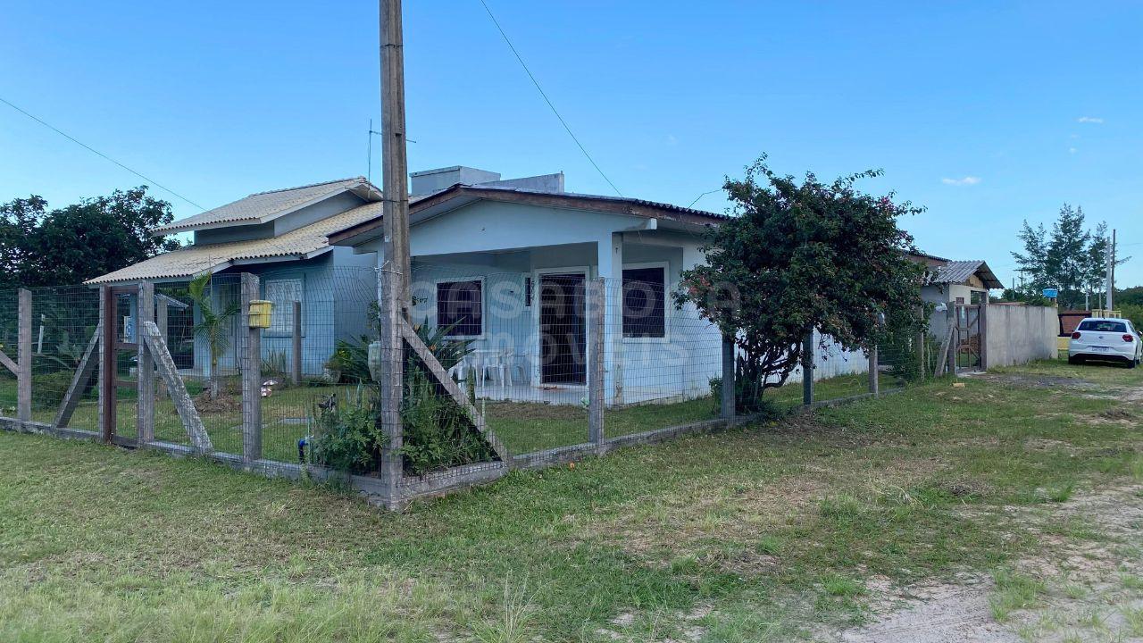 Casa de Esquina com Piscina – Bairro Jardim Olívia, Arroio do Sal