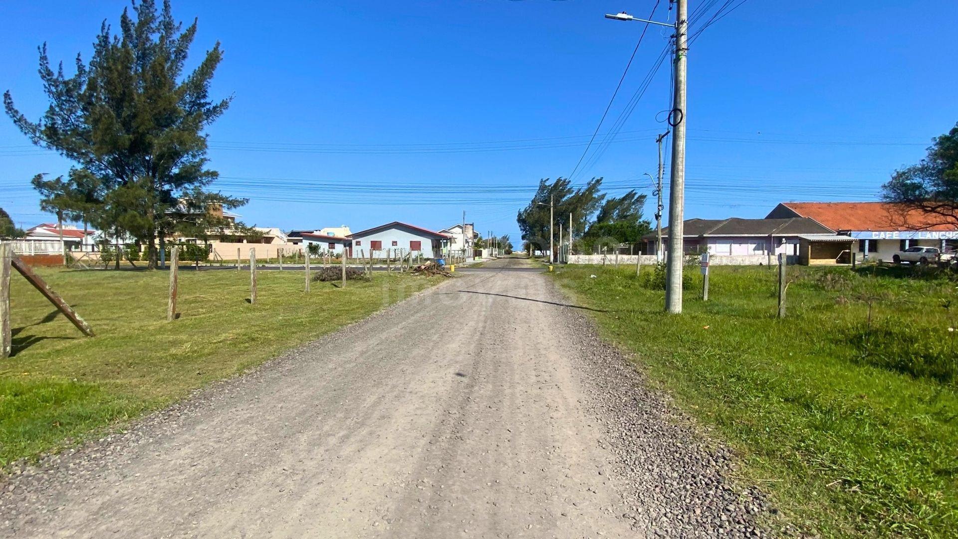 Terreno 12 x 25 no Balneário Figueirinha – Iluminação Privilegiada e Excelente Potencial de Construção