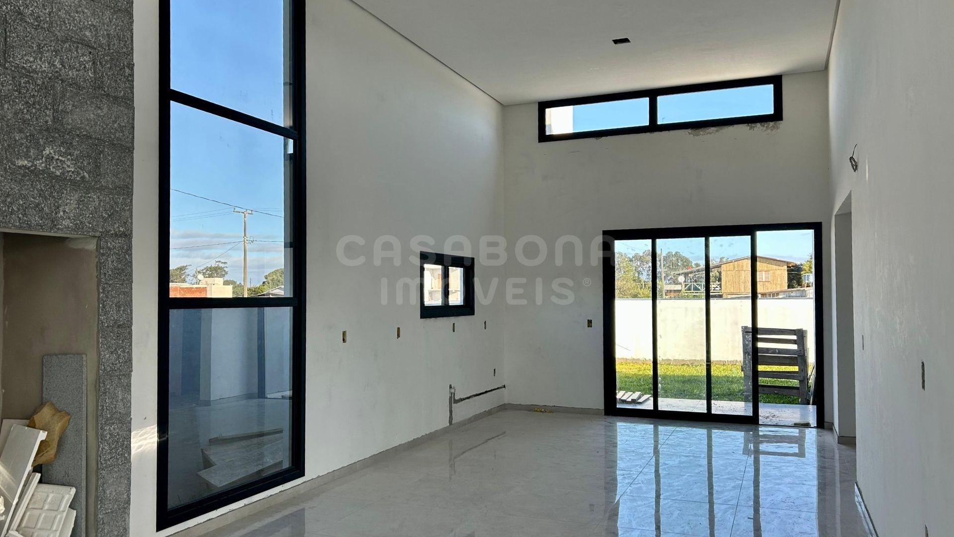 Casa moderna com suíte e lareira a apenas 600m do mar em Arroio do Sal