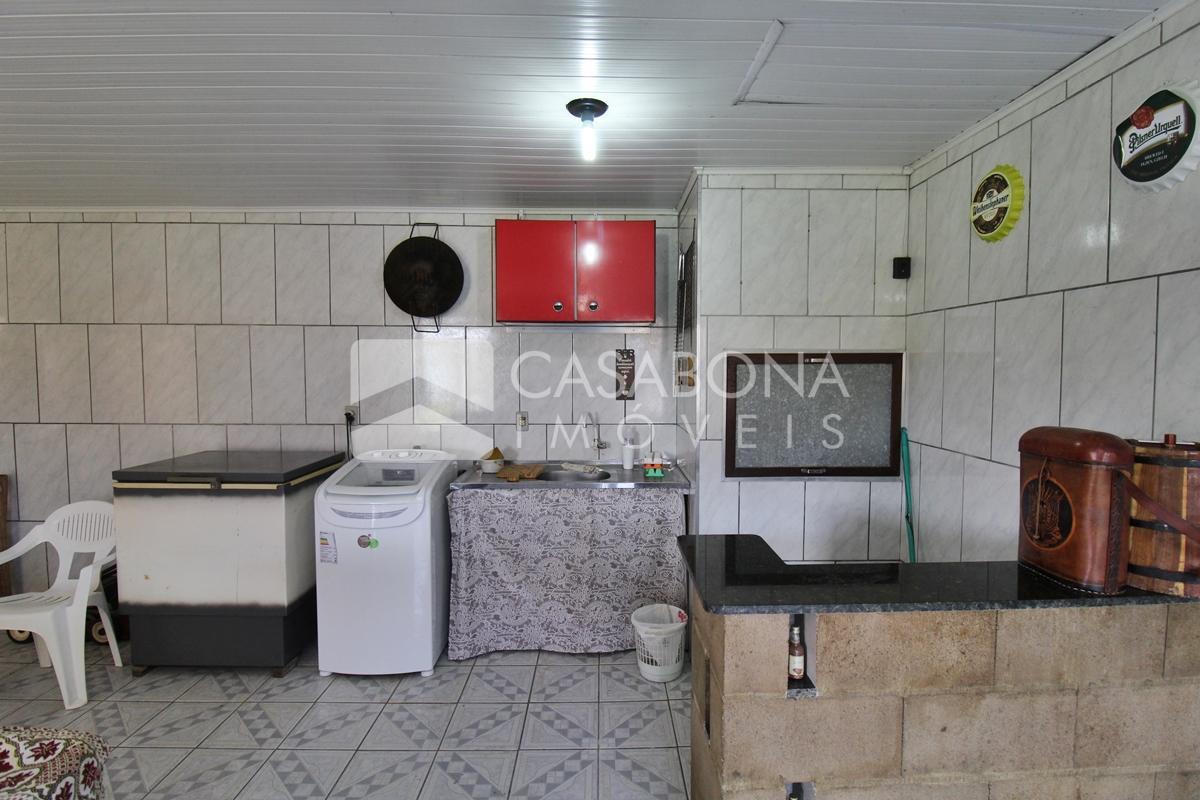 Duas Residências com Piscina em Terrenos Separados