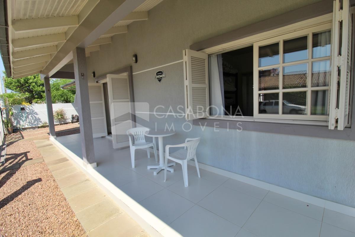 Encantadora Residência de Esquina no Balneário Areias Brancas