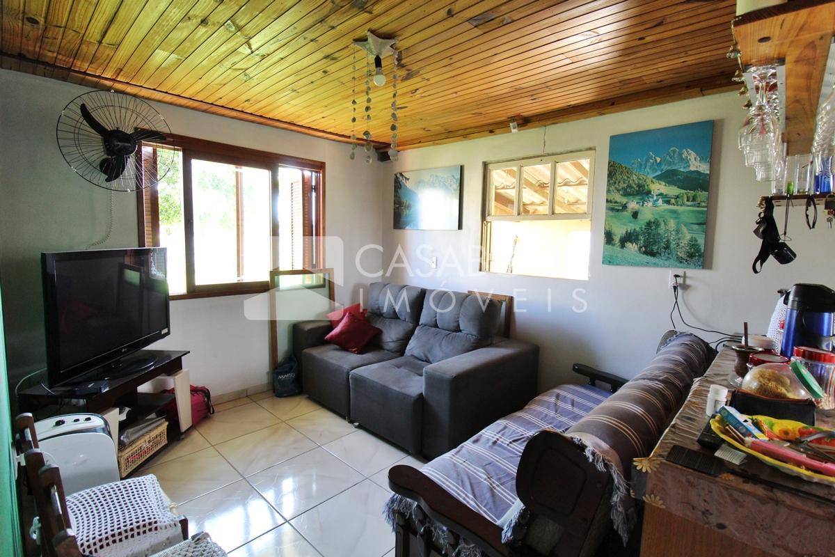 Duas Residências com Piscina em Terrenos Separados