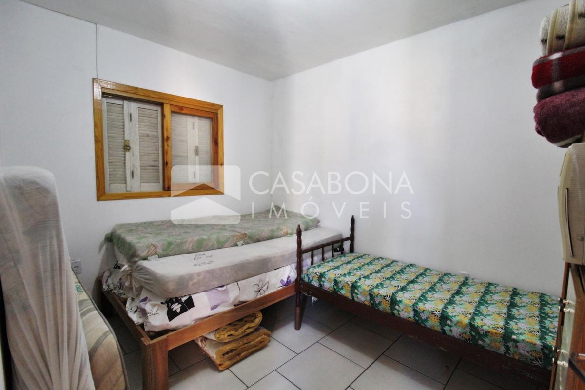 Duas Residências com Piscina em Terrenos Separados