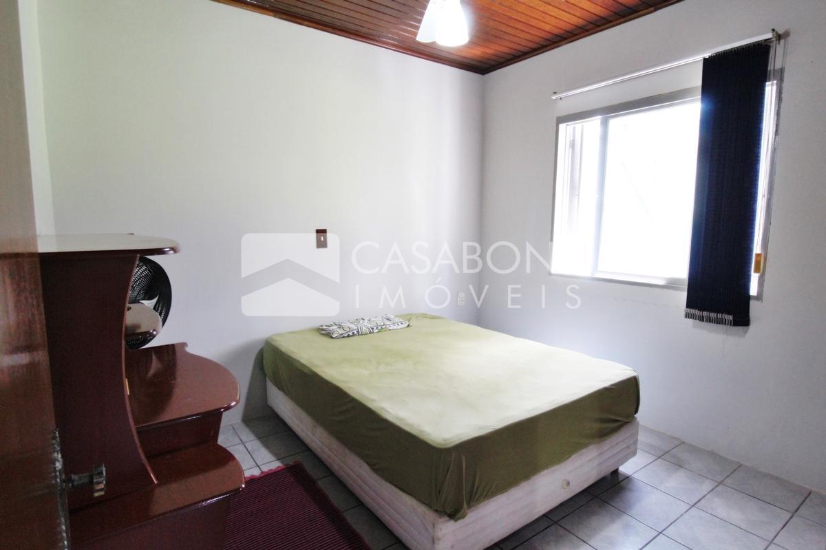 Encantadora Residência de Esquina com Piscina