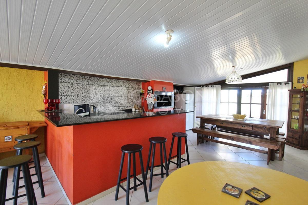 Casa com Piscina Próxima ao Mar: Pronta para Morar ou Veranear