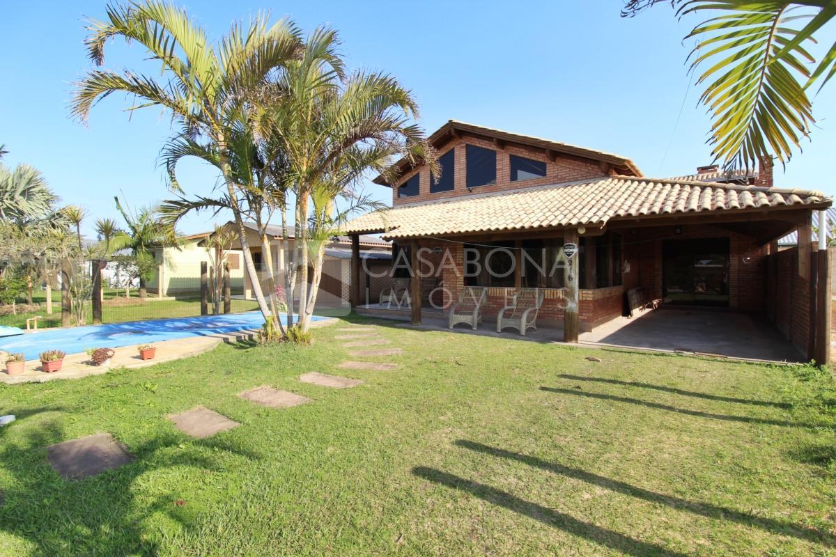 Excelente casa a apenas 200 metros do mar – Frente Norte