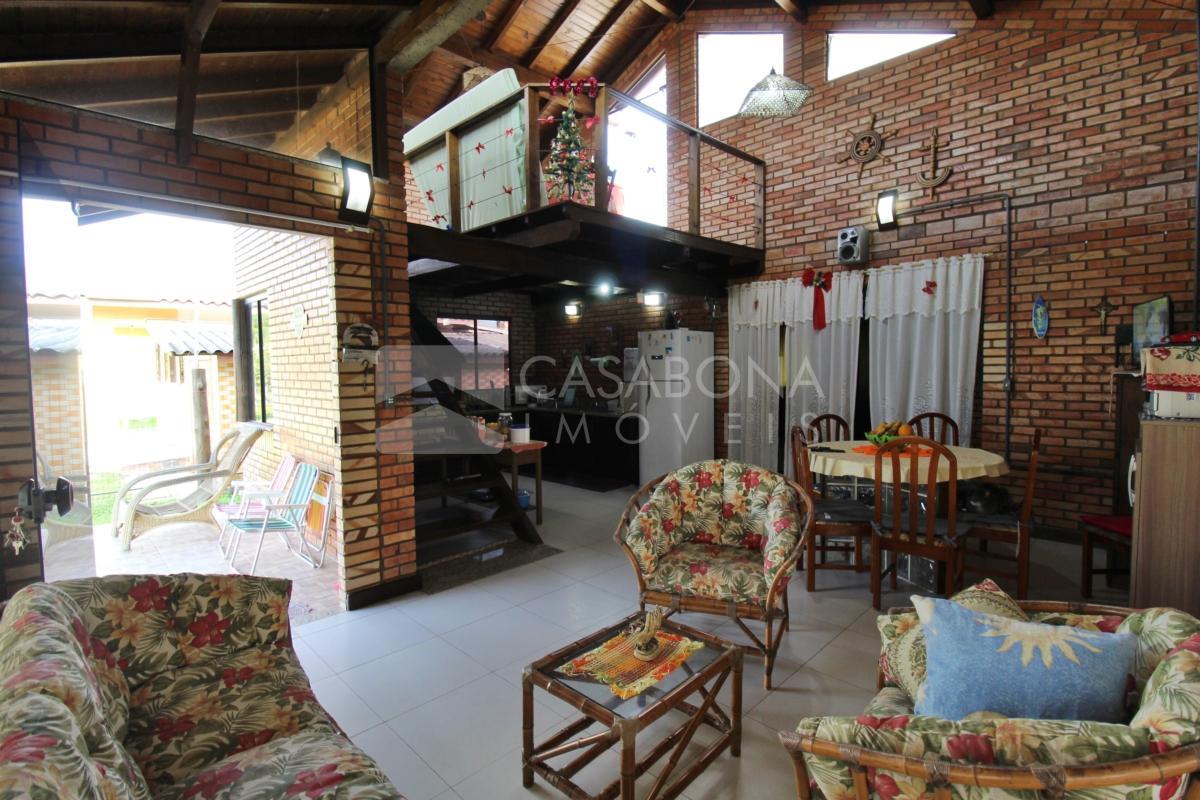 Excelente casa a apenas 200 metros do mar – Frente Norte