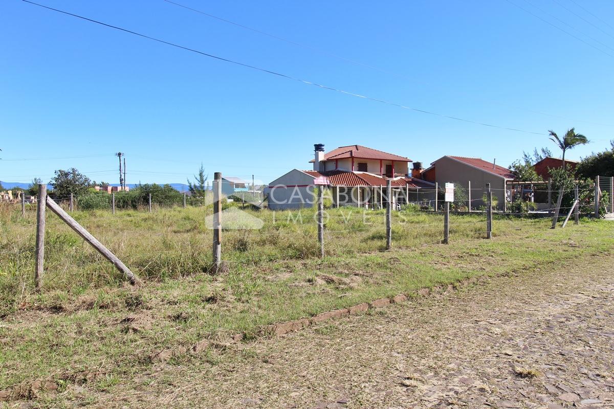 Dois Belos Lotes a 60 Metros da Praia: Ótimo Investimento com Posição Solar Frente Mar