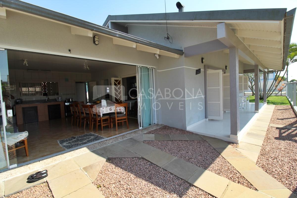 Encantadora Residência de Esquina no Balneário Areias Brancas