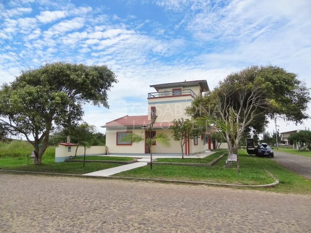 Casa de Esquina Próxima ao Condomínio Arenas Curumim: Tranquilidade e Vista Privilegiada