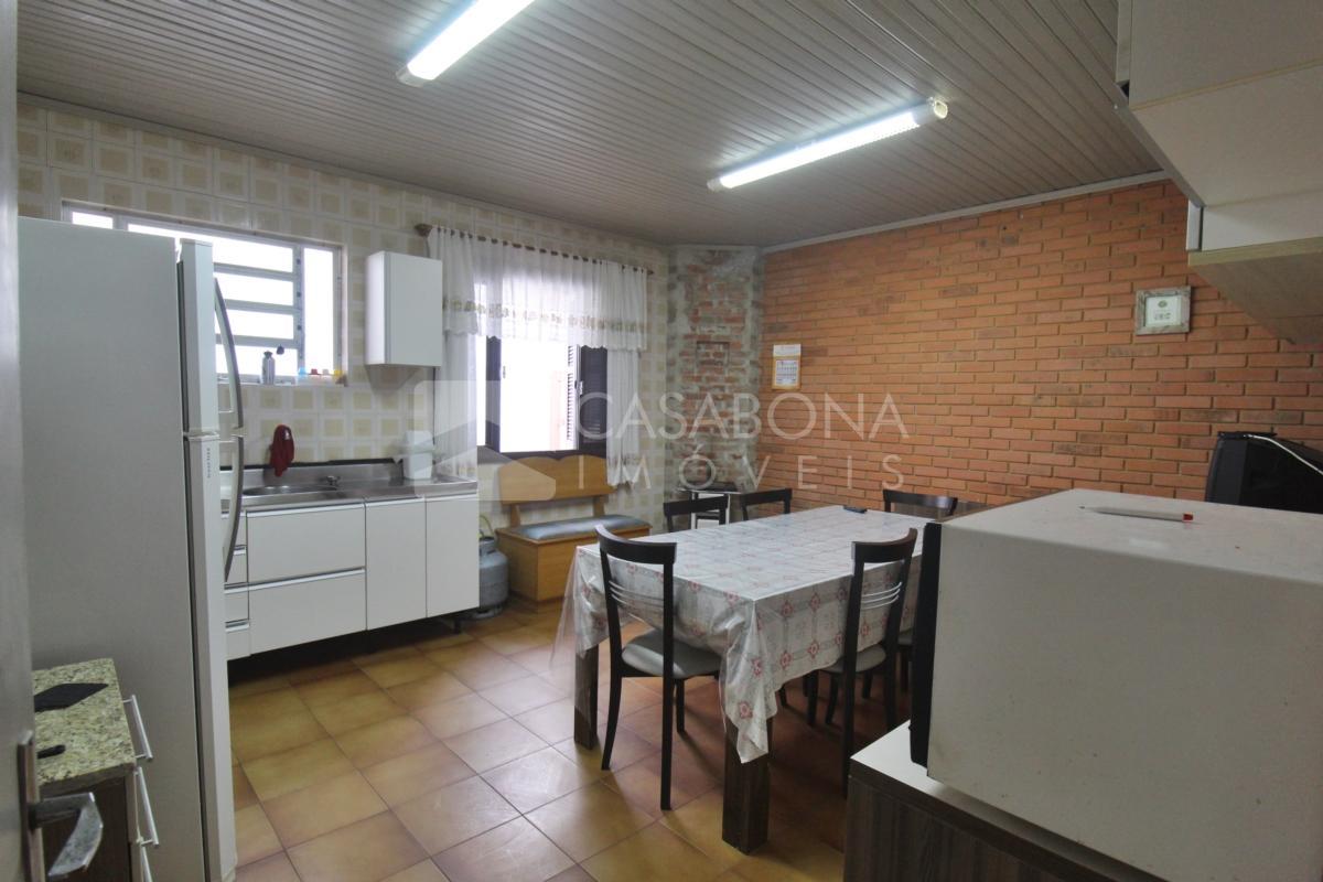 Casa de Esquina em Excelente Localização