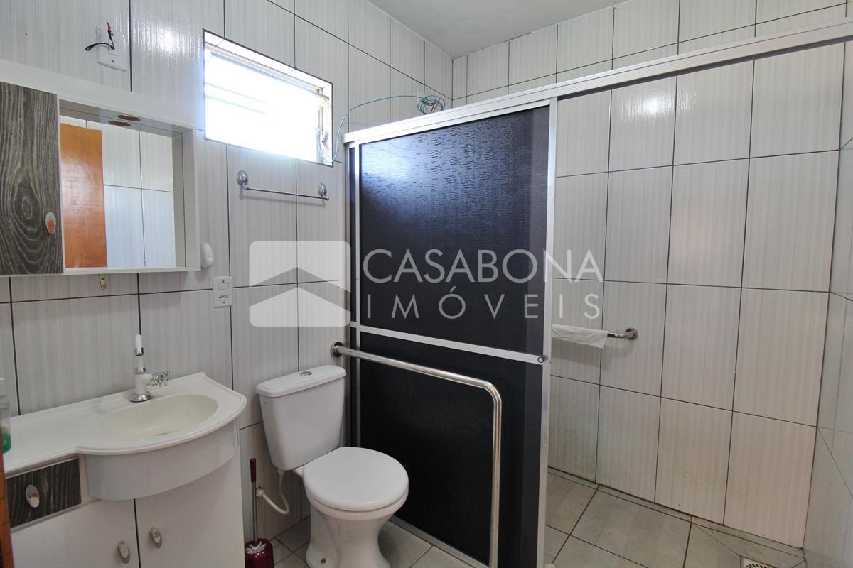 Duas Residências com Piscina em Terrenos Separados