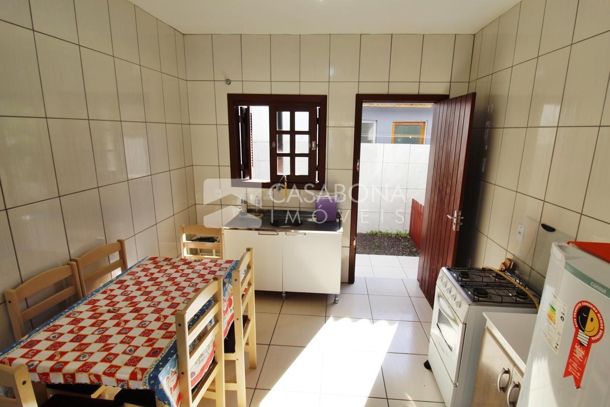 Sobrado a 100 Metros do Mar: Conforto e Localização Privilegiada