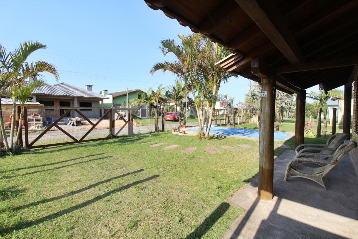 Excelente casa a apenas 200 metros do mar – Frente Norte