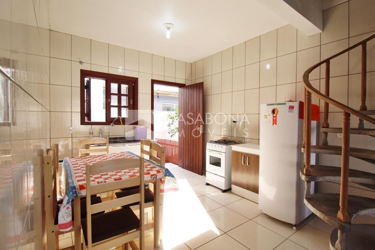 Sobrado a 100 Metros do Mar: Conforto e Localização Privilegiada