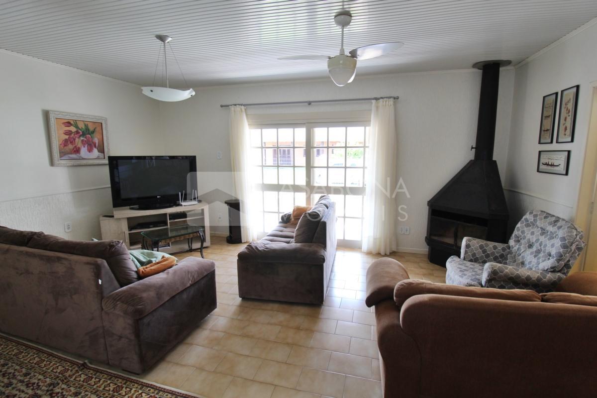 Encantadora Residência de Esquina no Balneário Areias Brancas