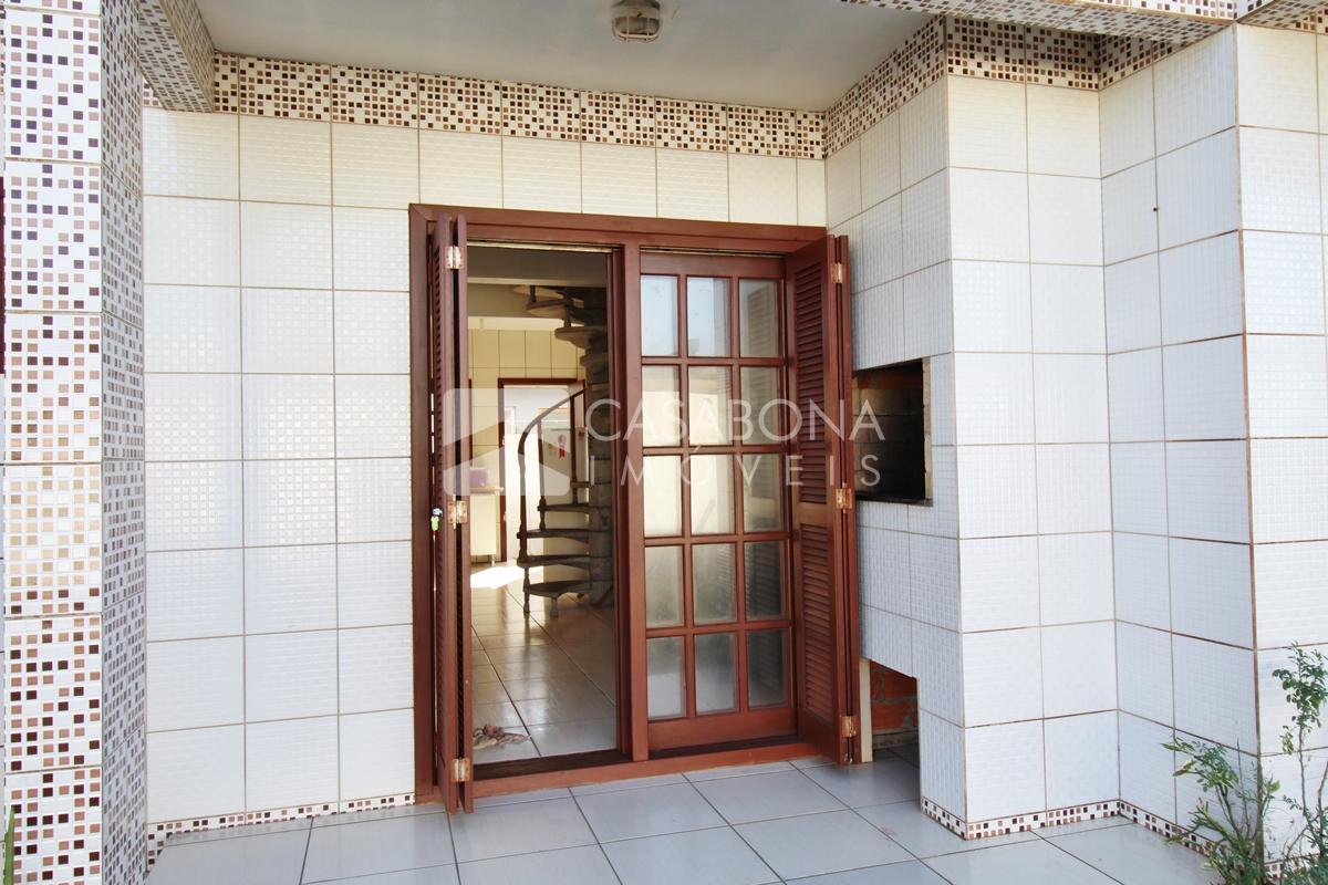 Sobrado a 100 Metros do Mar: Conforto e Localização Privilegiada