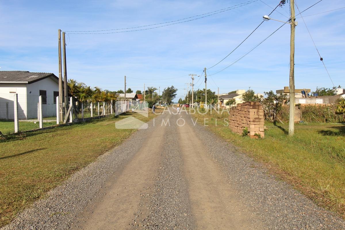 Excelente Investimento no Litoral: Residência com Duas Moradias