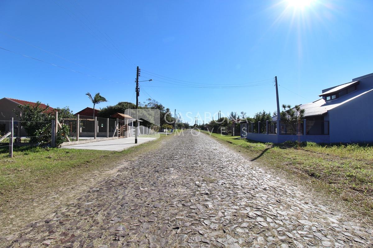 Dois Belos Lotes a 60 Metros da Praia: Ótimo Investimento com Posição Solar Frente Mar