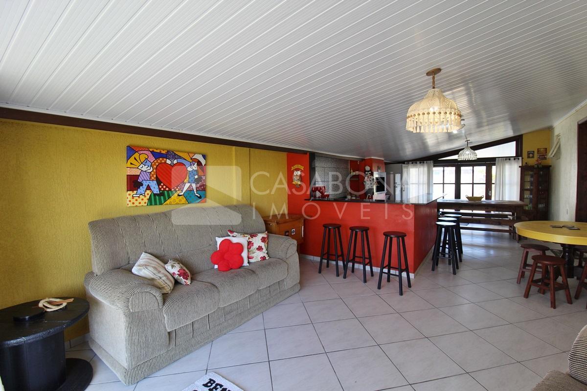 Casa com Piscina Próxima ao Mar: Pronta para Morar ou Veranear