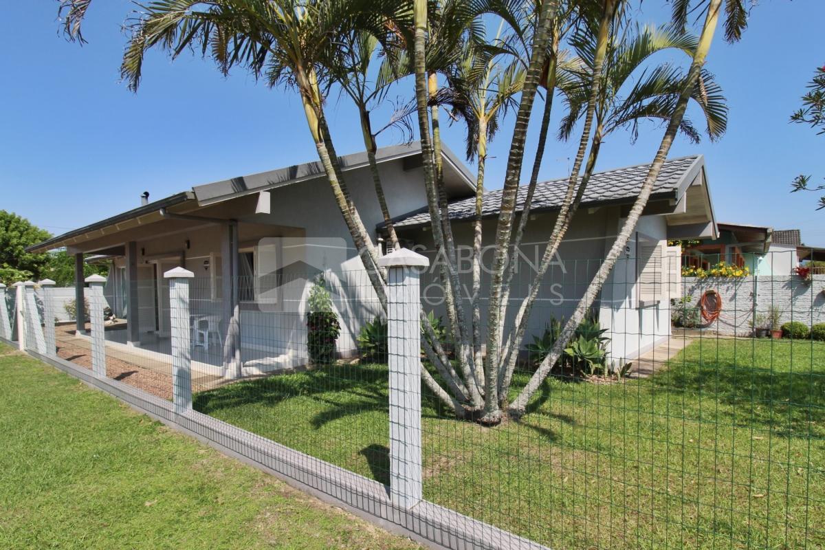 Encantadora Residência de Esquina no Balneário Areias Brancas