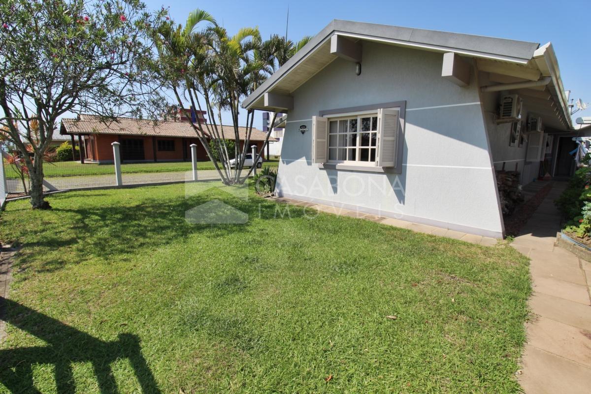 Encantadora Residência de Esquina no Balneário Areias Brancas