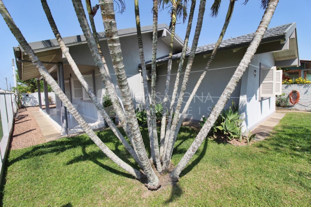 Encantadora Residência de Esquina no Balneário Areias Brancas