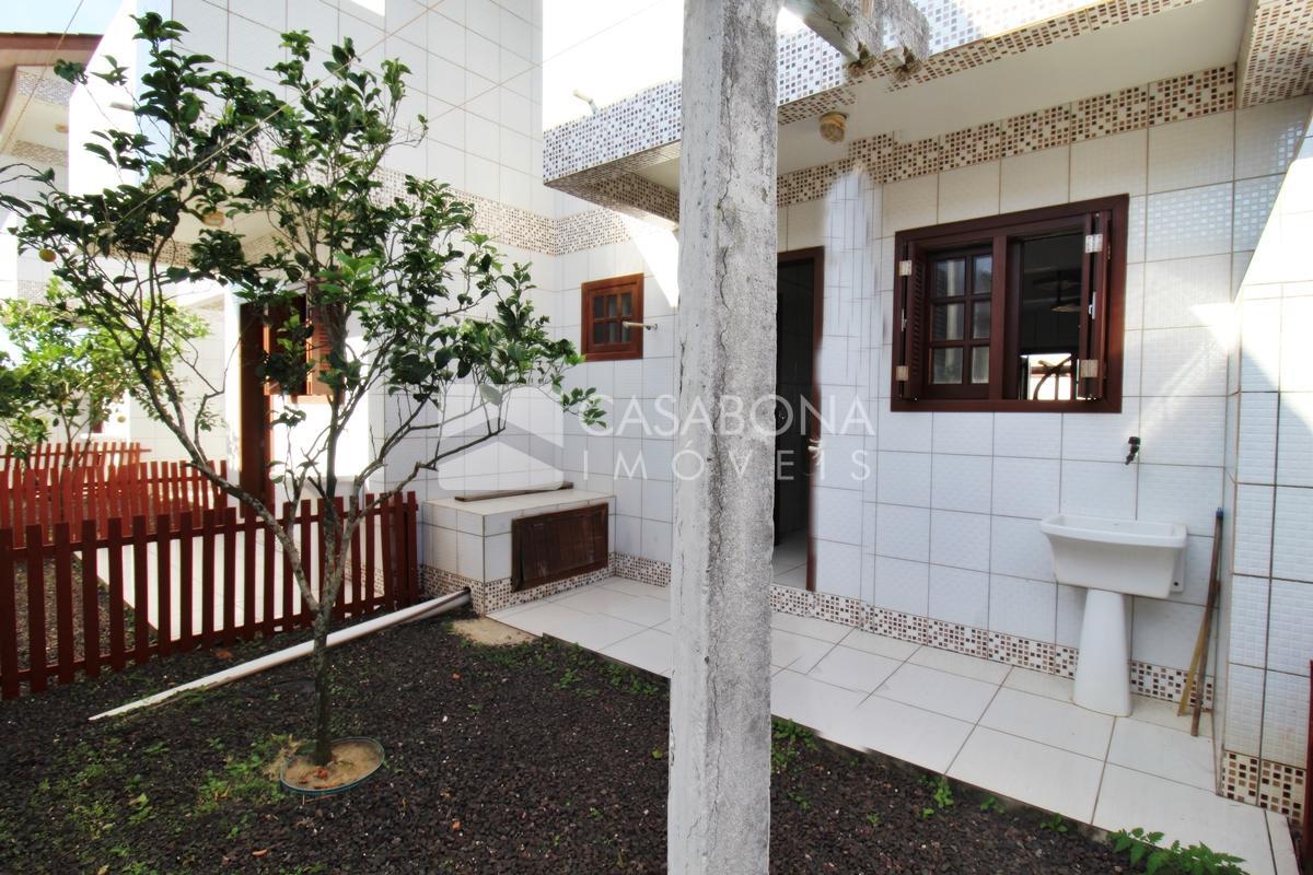 Sobrado a 100 Metros do Mar: Conforto e Localização Privilegiada