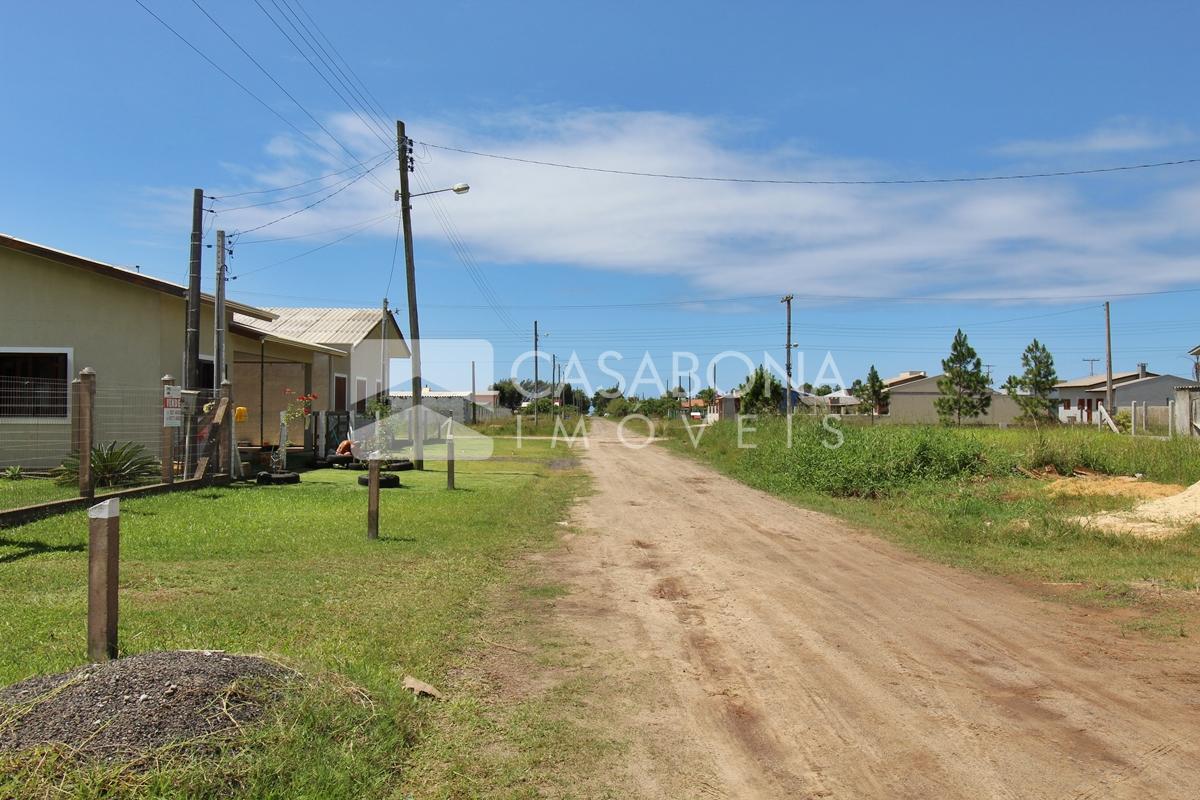 Duas Residências com Piscina em Terrenos Separados