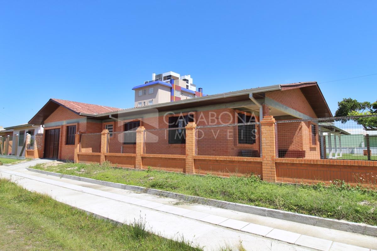 Casa de Esquina em Excelente Localização