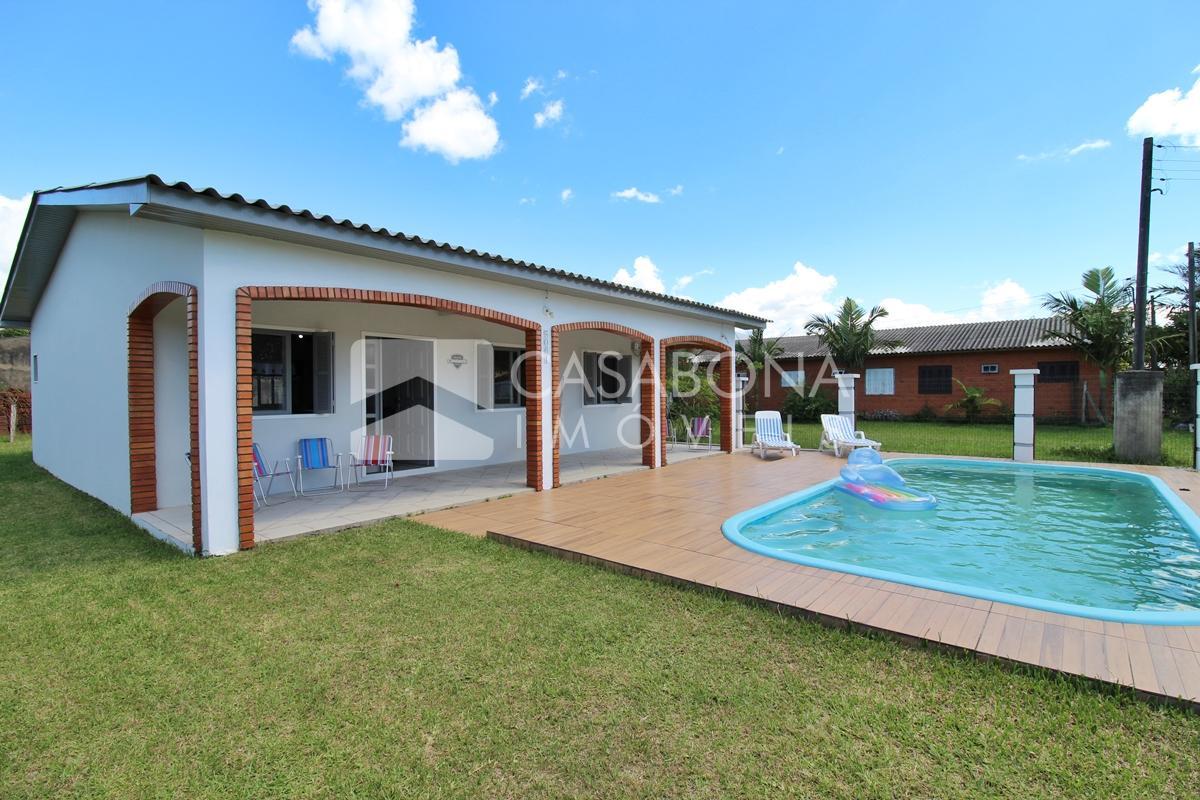 Encantadora Residência de Esquina com Piscina