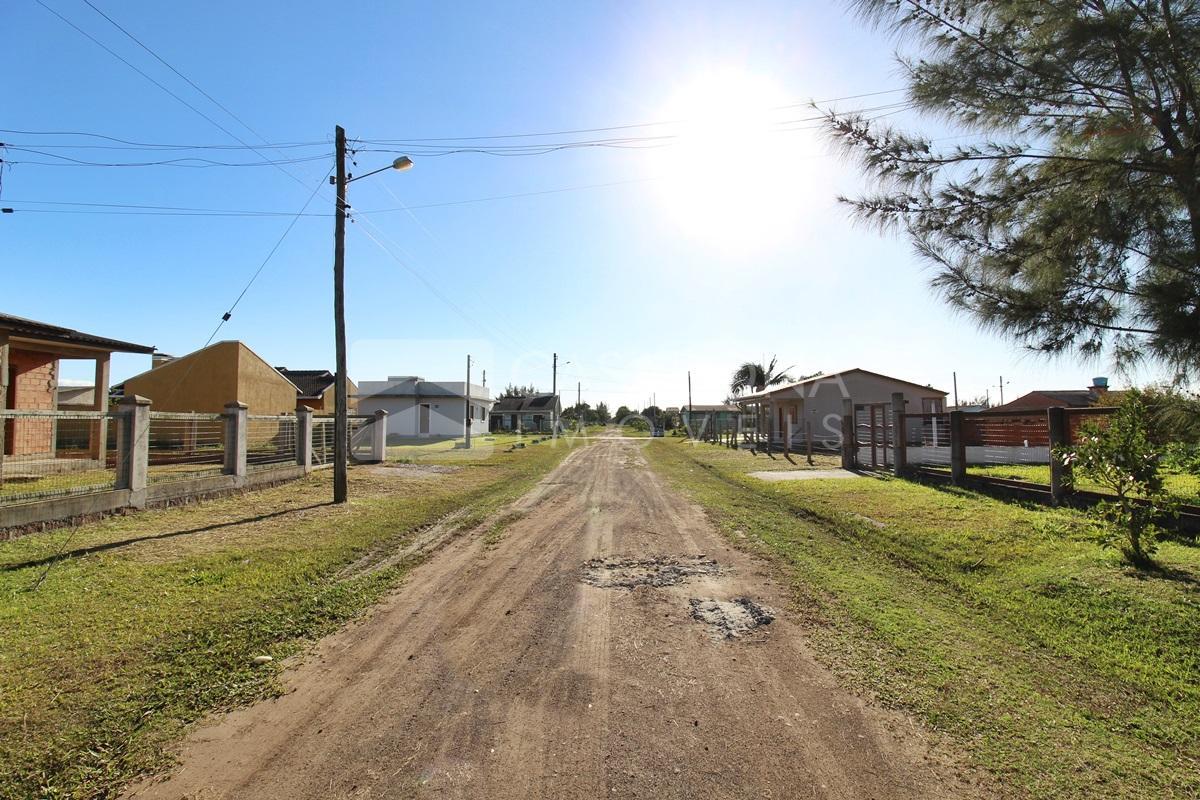 Casa com Piscina Próxima ao Mar: Pronta para Morar ou Veranear