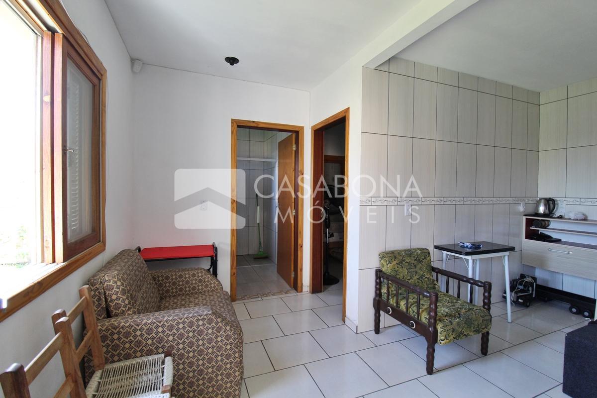 Duas Residências com Piscina em Terrenos Separados