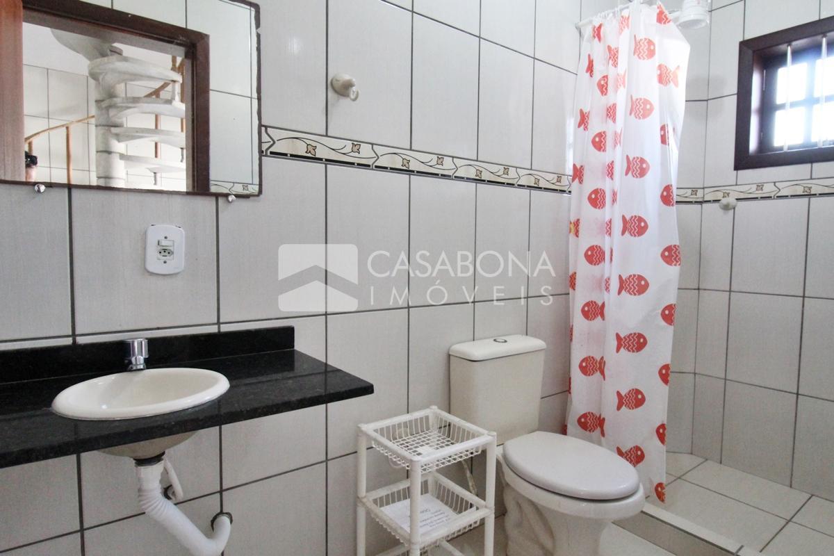 Sobrado a 100 Metros do Mar: Conforto e Localização Privilegiada