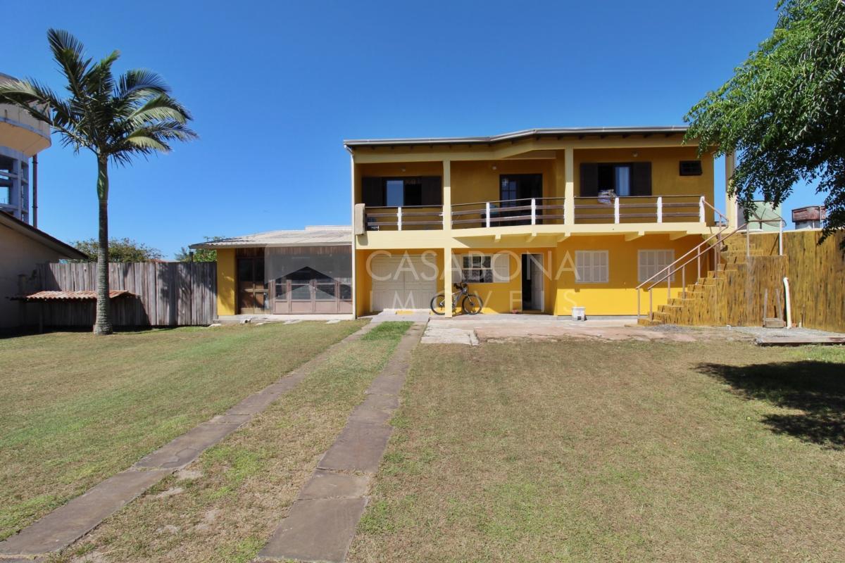 Oportunidade Imperdível: Residência com Terreno Amplo no Balneário Novo Arroio do Sal