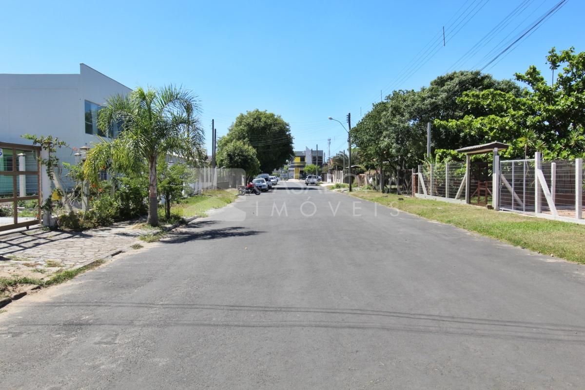 Oportunidade Imperdível: Residência com Terreno Amplo no Balneário Novo Arroio do Sal